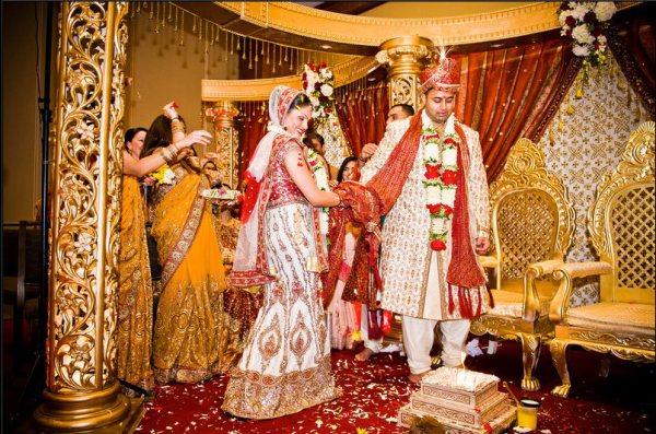 Hindu marriage traditions practiced by Indians